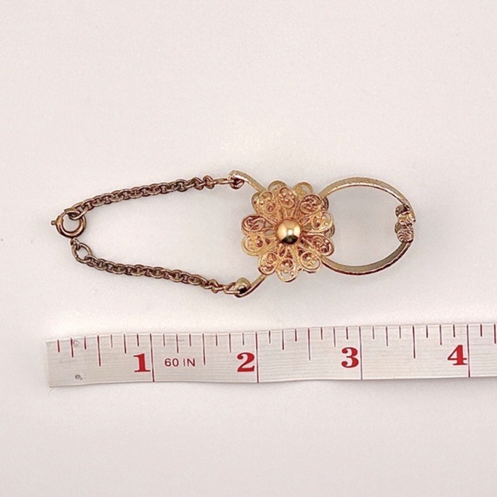 Vintage GLOVE CLIP Gold Metal with a Filigree Flower - Picture 3 of 3